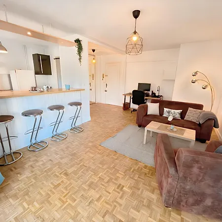 10-minute Walk To Zenith And Palais Des Sports Apartment *