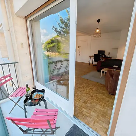 10-minute Walk To Zenith And Palais Des Sports *